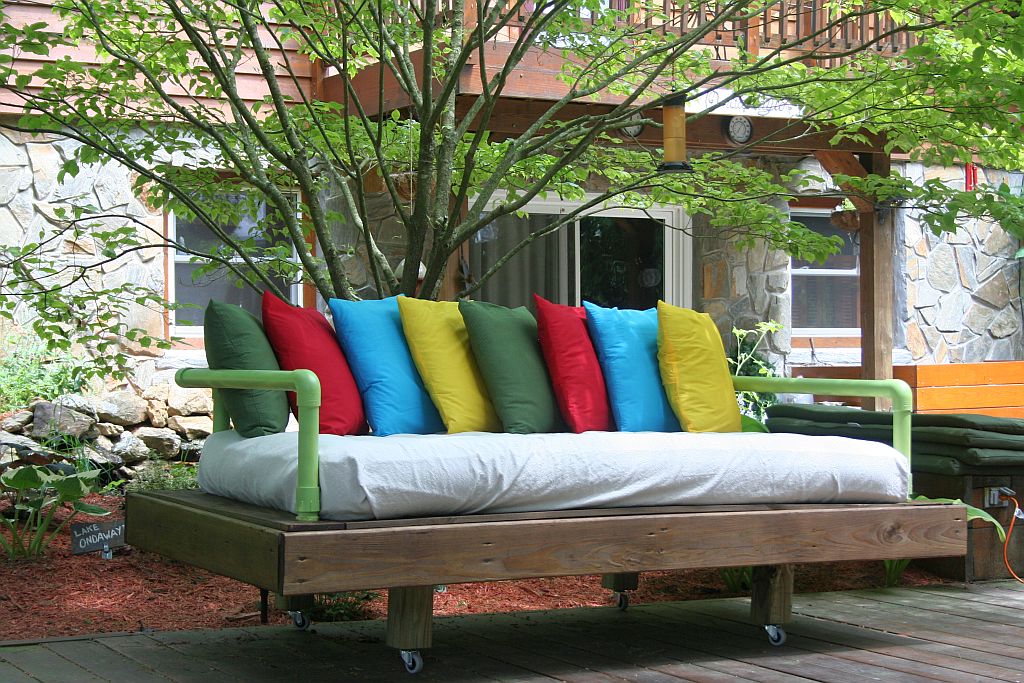 The Pallet Daybed