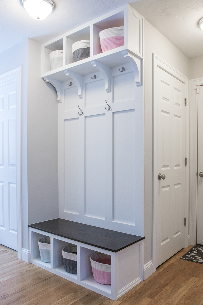 mudroom bench and storage