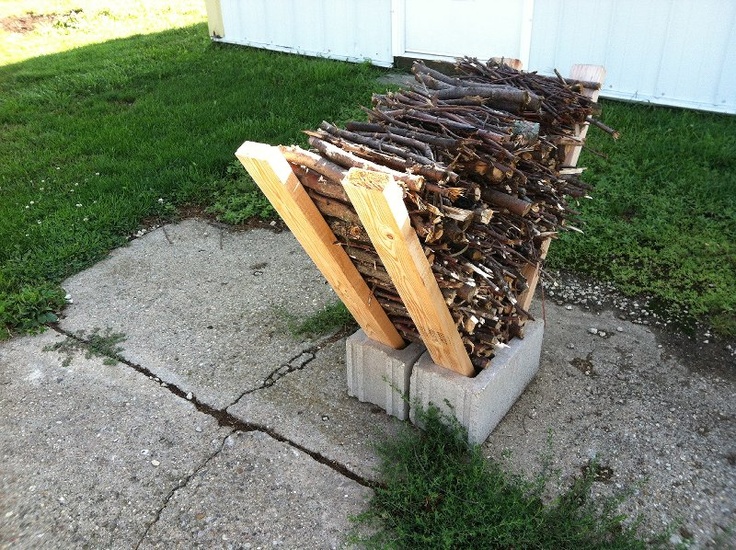 Firewood Rack From 2 Cinder Blocks and 4 2×4’s