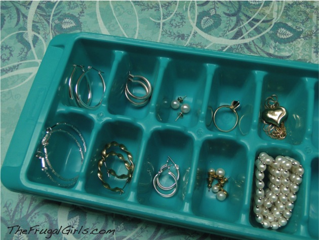 Use ice cube trays to organize tiny things