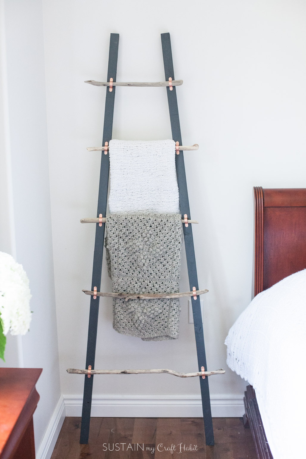 Rustic Coastal Blanket Ladder with Driftwood